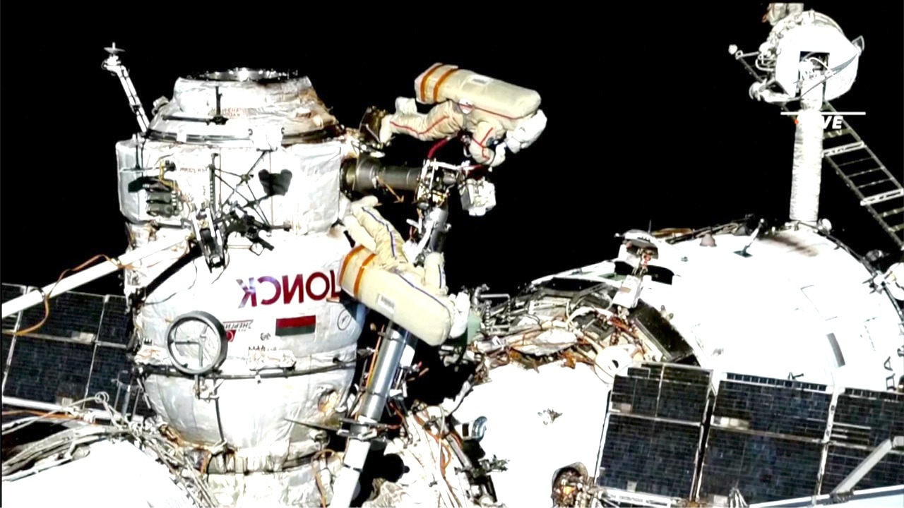 Video thumbnail for Behind the ISS spacewalk: cosmonauts relocate hardware in orbit