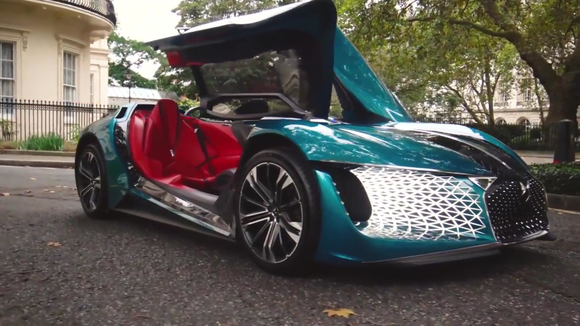 Video thumbnail for Glass Floor Car from the Future_(720P_60FPS)