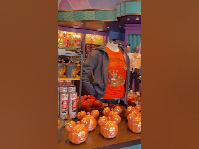 Video thumbnail for Gone Hollywood has gone Halloween at Disney California Adventure!