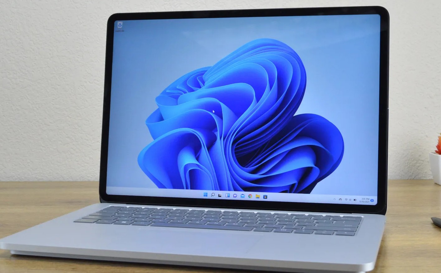 'Video thumbnail for 3 tips to keep your Windows11 device running fast'