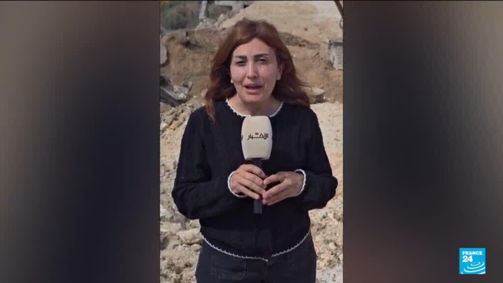 Video thumbnail for Israeli strikes in southern Lebanon kill Lebanese journalist, wound another