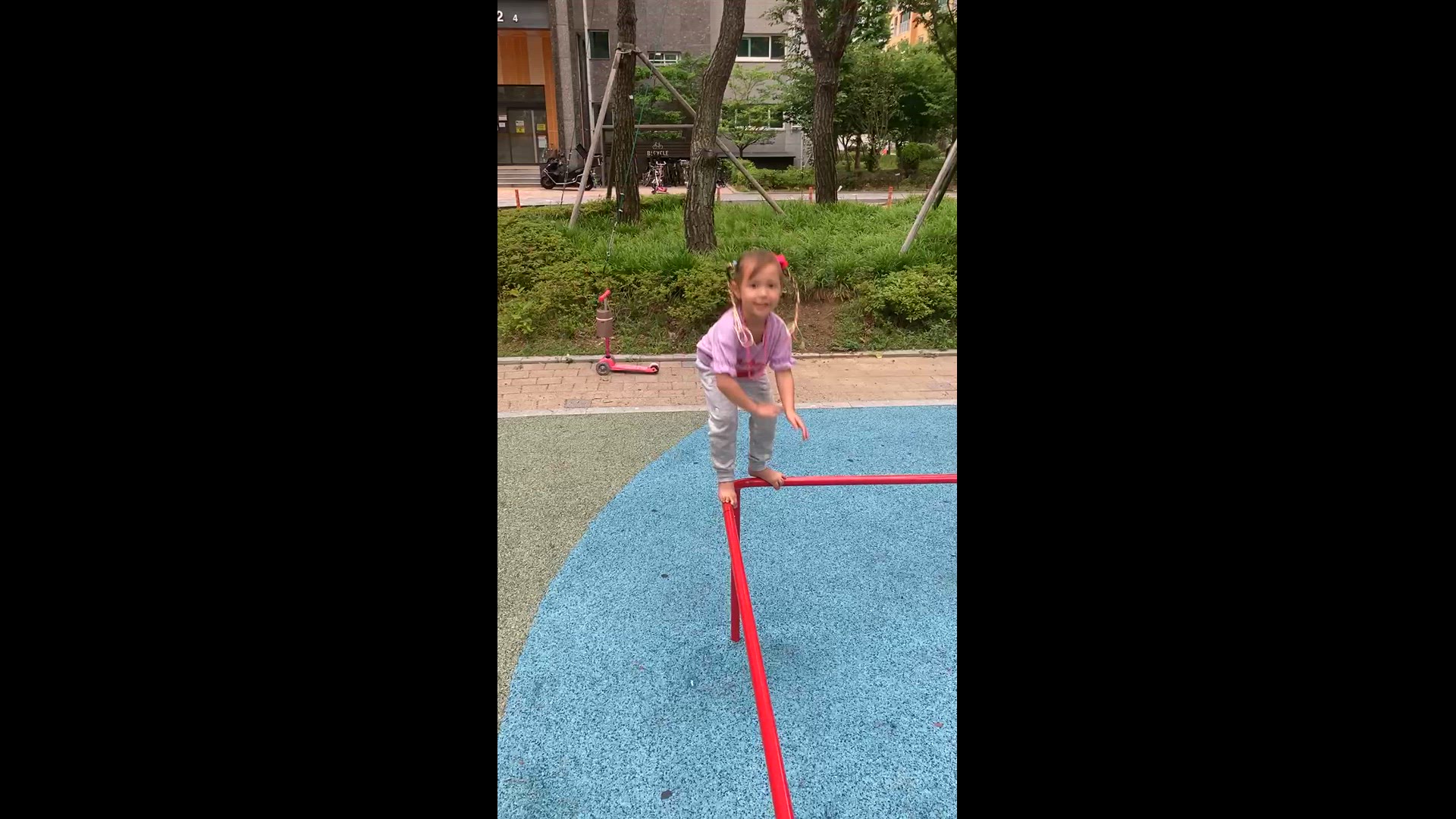 Video thumbnail for Girl who is balancing