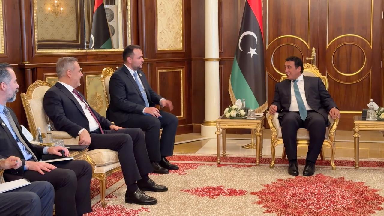 Video thumbnail for Libya: Turkish foreign minister meets Libyan Presidential Council chairman in Tripoli.