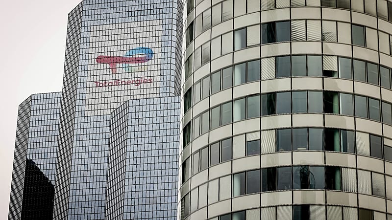 Video thumbnail for UK suspends funding support for the Mozambique gas project