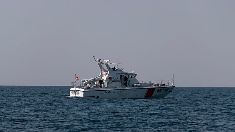 Video thumbnail for Rescuers pull migrants from deadly shipwreck off Tunisian Coast