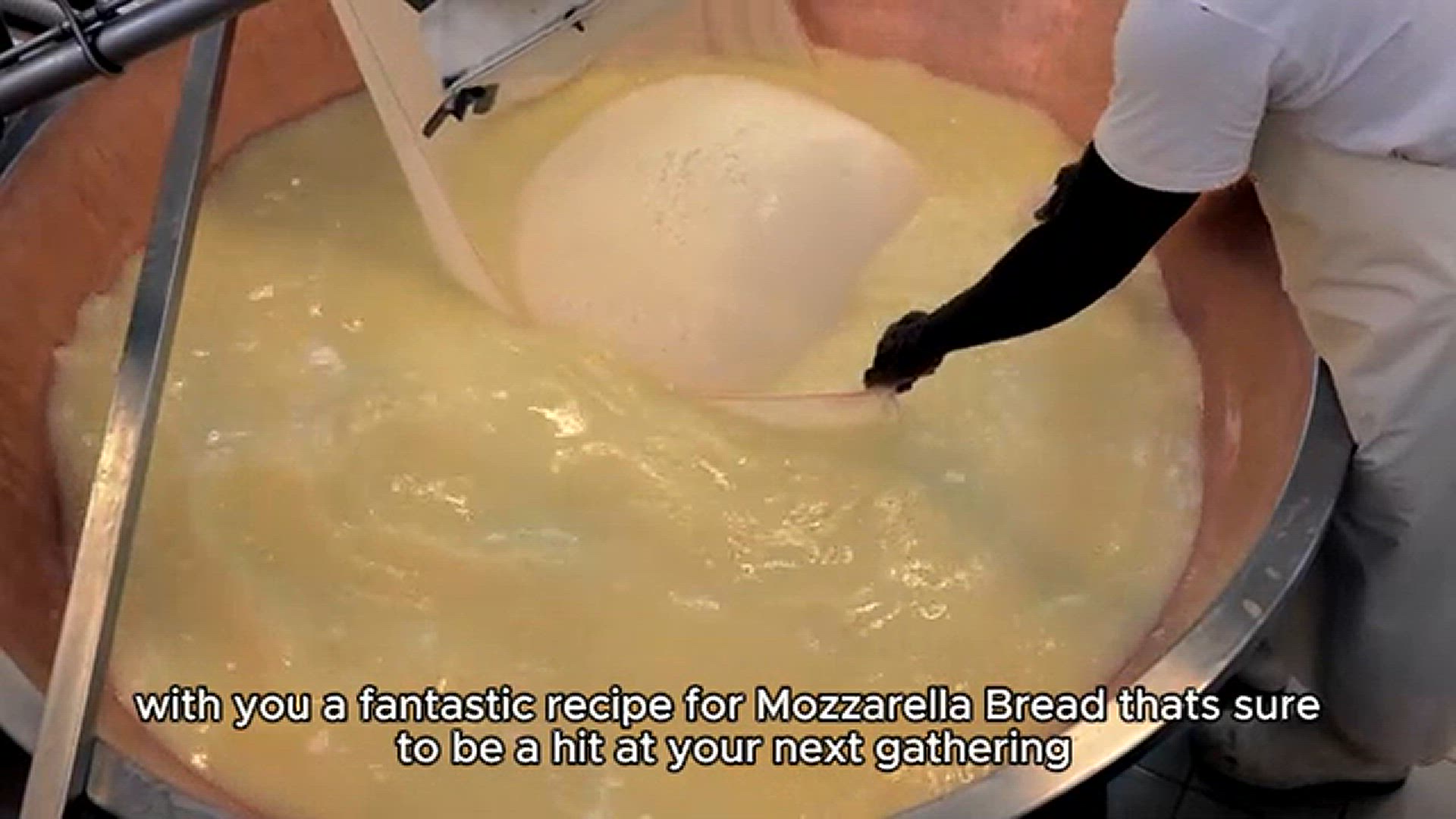 'Video thumbnail for Mozzarella Bread recipe'