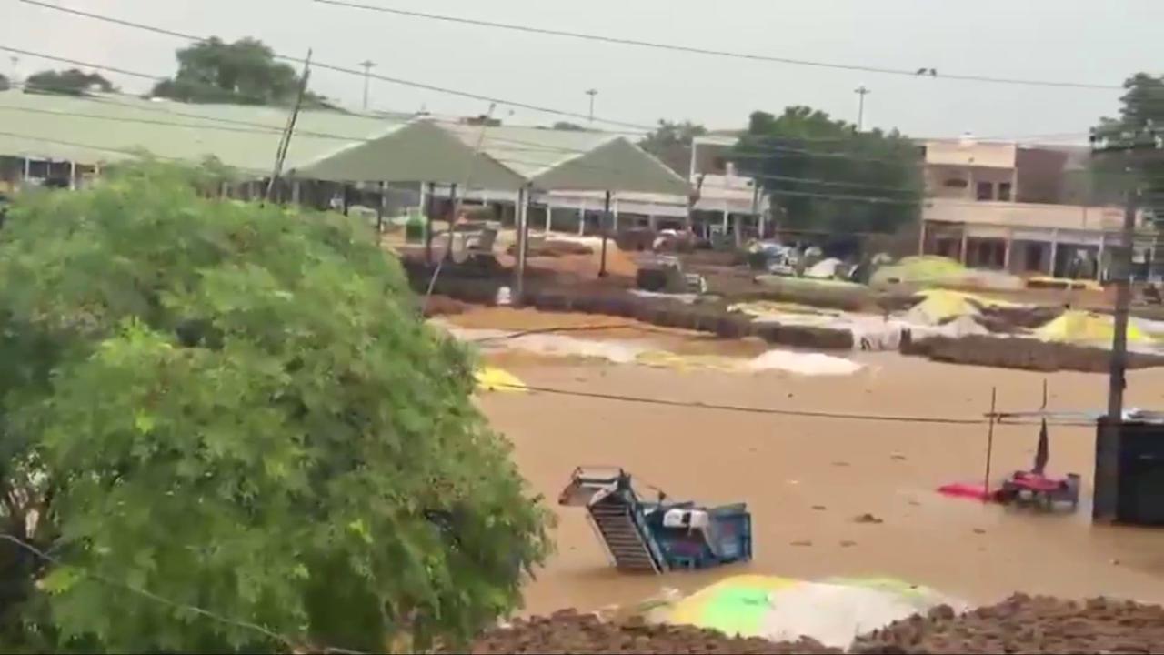 Video thumbnail for India: Heavy Rain Floods Grain Markets in Punjab, Farmers Use Boats to Salvage Paddy.