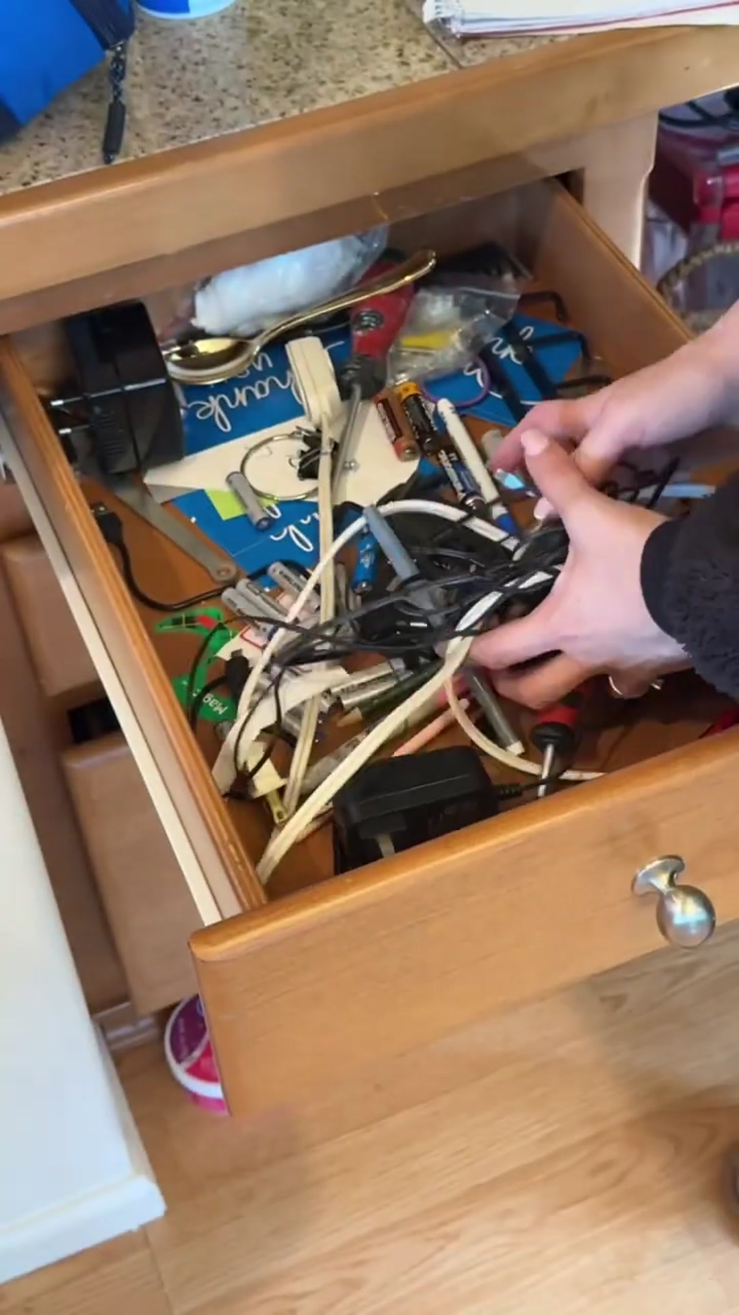 Video thumbnail for Day 2 of 30 Decluttering the ENTIRE House Before We Move _decluttering _clutterfreehome(720P_HD)