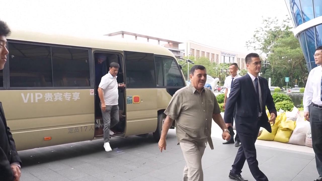 Video thumbnail for China: Medical tourism pilot zone in China's Hainan draws rising tide of overseas visitors.