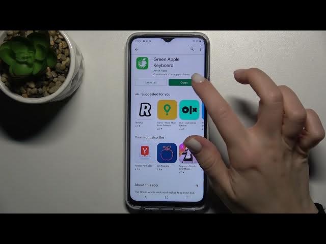 Video thumbnail for How to Install iPhone Keyboard on VIVO Y33s – Green Apple Keyboard App