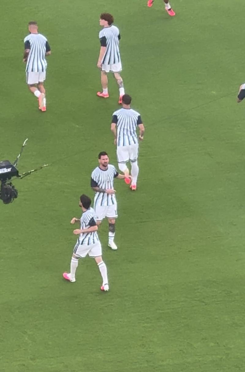Video thumbnail for Argentina Star Number 10 Warming Up before Kickoff