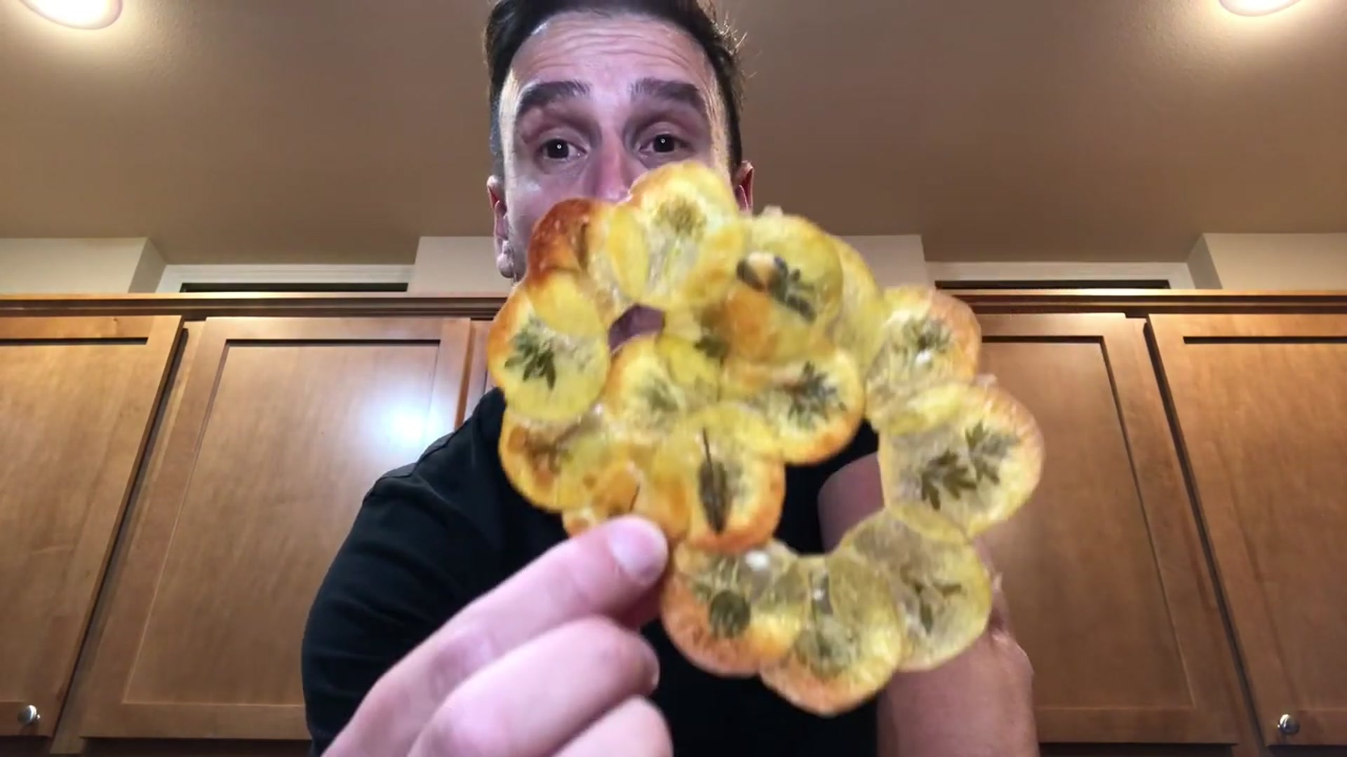 Video thumbnail for WINDOWPANE POMMES MAXIM(720P_HD)