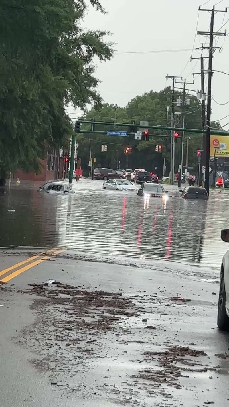 Video thumbnail for Urban Street Flooding Strands Cars in Norfolk Virginia