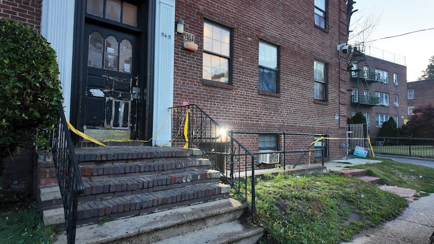 Video thumbnail for Teen stabbed to death outside apartment building in Hempstead; suspect on the run