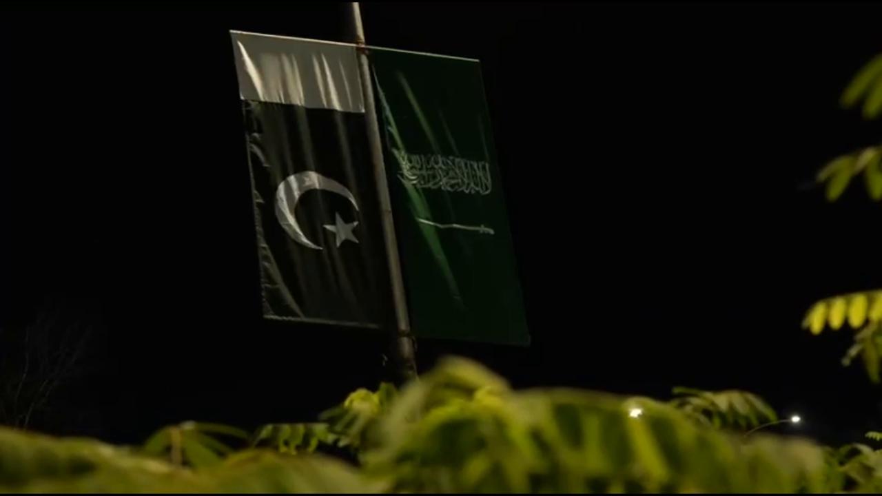 Video thumbnail for Pakistan: Islamabad landmarks lit up in Turkish, Saudi and Pakistani flag colors to mark defense pact.