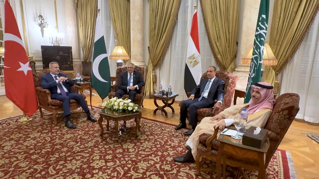 Video thumbnail for Egypt: Foreign ministers of Türkiye, Egypt, Saudi Arabia and Pakistan hold talks in Cairo.