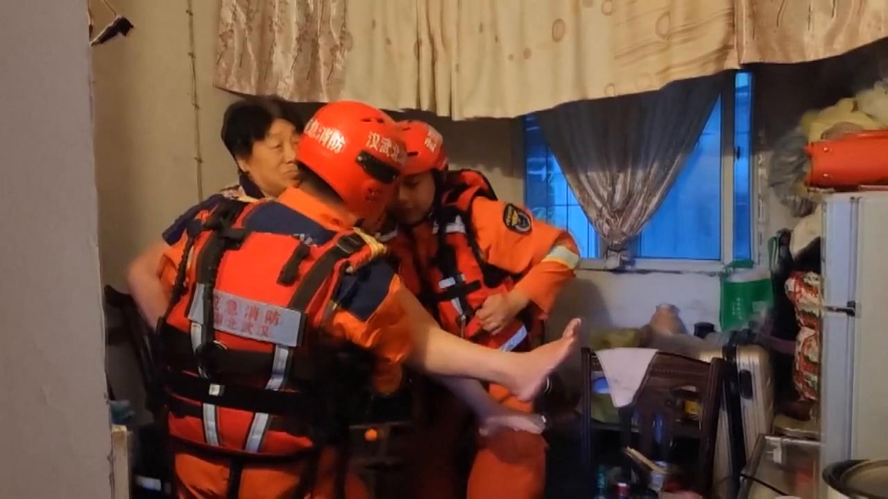 Video thumbnail for China: China steps up rescue, relief efforts after heavy downpours in southern regions.