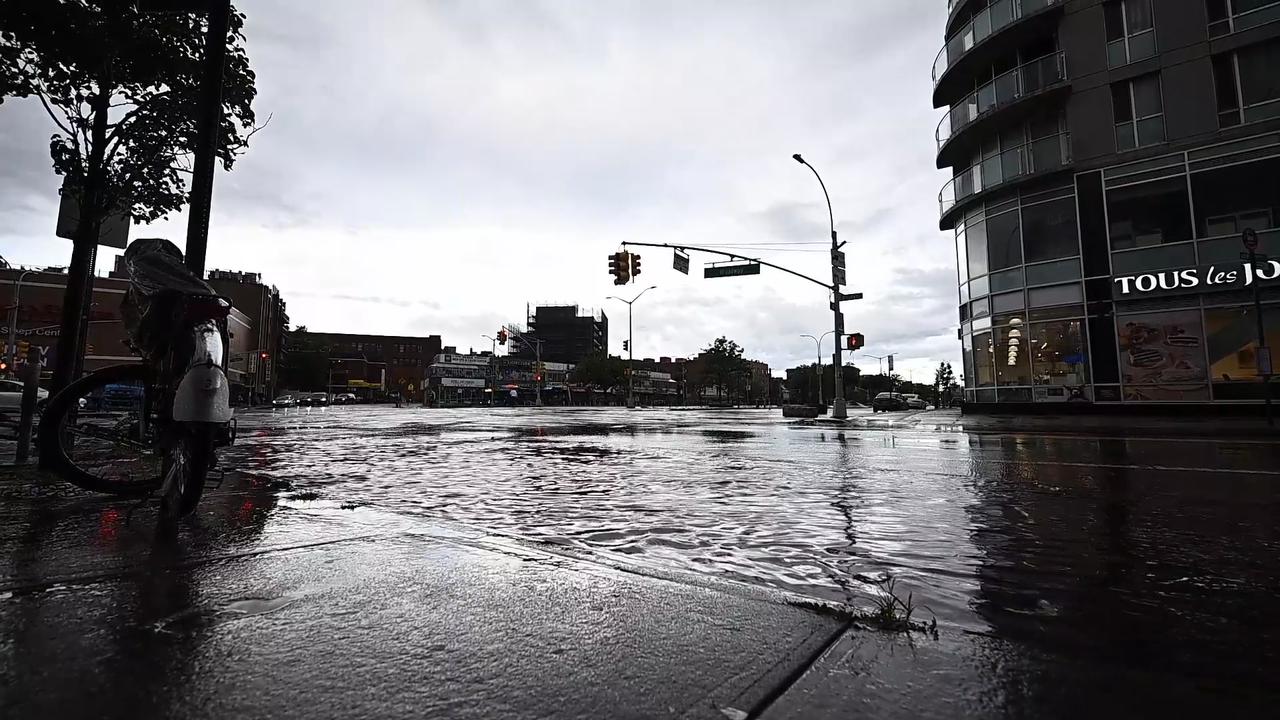 Video thumbnail for NY: Flash Flooding In New York City.