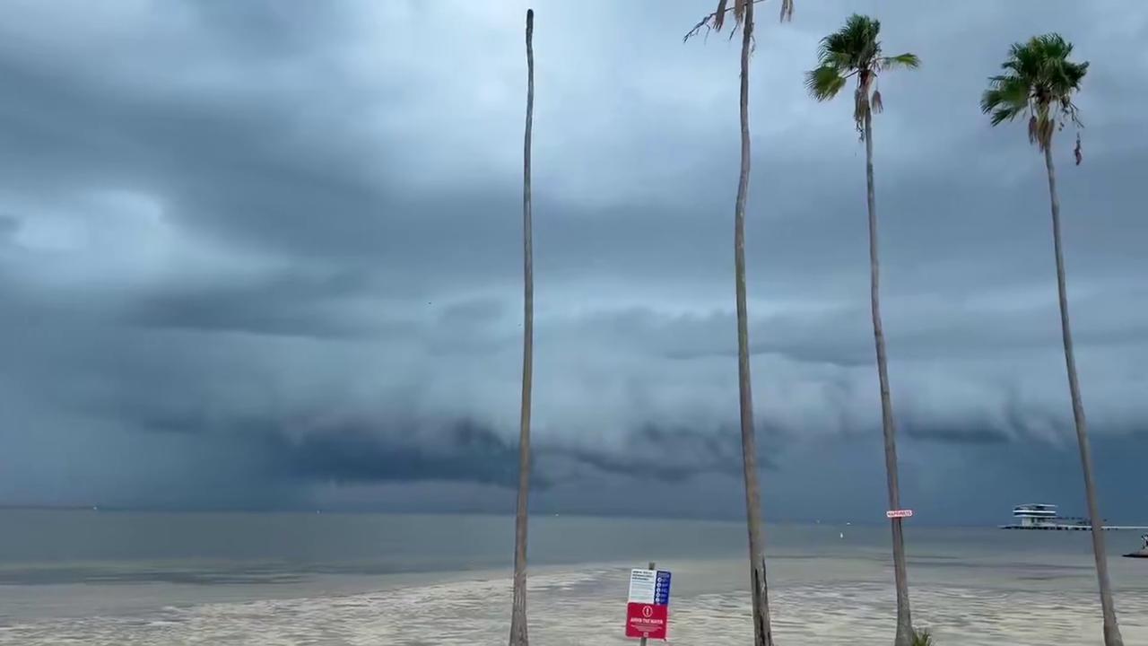 Video thumbnail for US: Ominous Shelf Cloud Looms Over St. Petersburg, Florida.