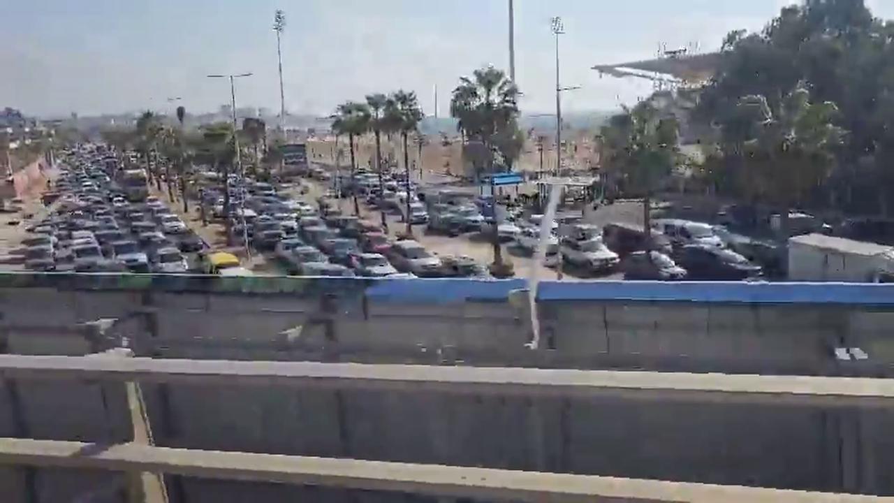 Video thumbnail for Lebanon: Heavy displacement movement from Sidon towards Beirut.