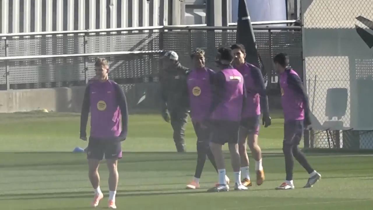 Video thumbnail for Barcelona train ahead of Alaves meeting in La Liga