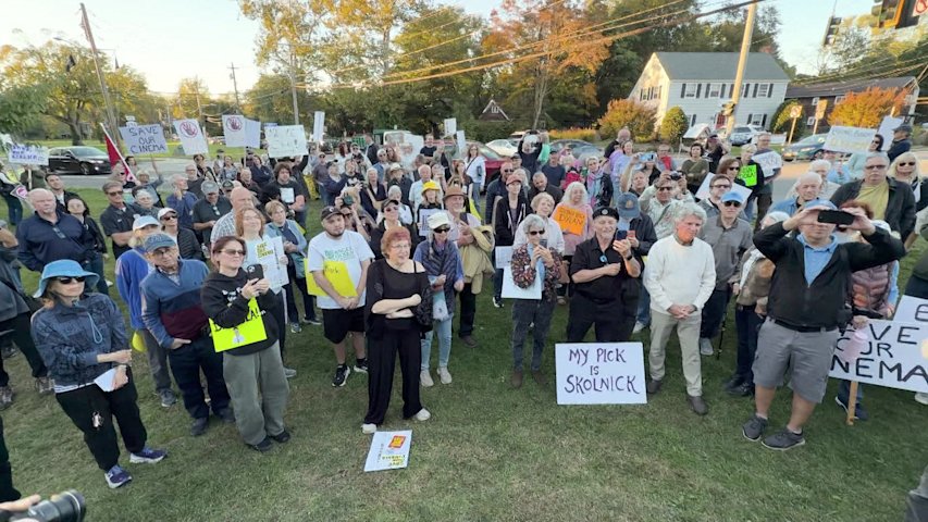 Video thumbnail for Hundreds rally in Huntington to protest firing of Cinema Arts Centre co-director