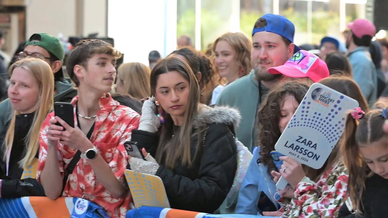 Video thumbnail for US: ZARA Larsson greets by her fans on the TODAY SHOW CONCERT SERIES on NBC. 7.