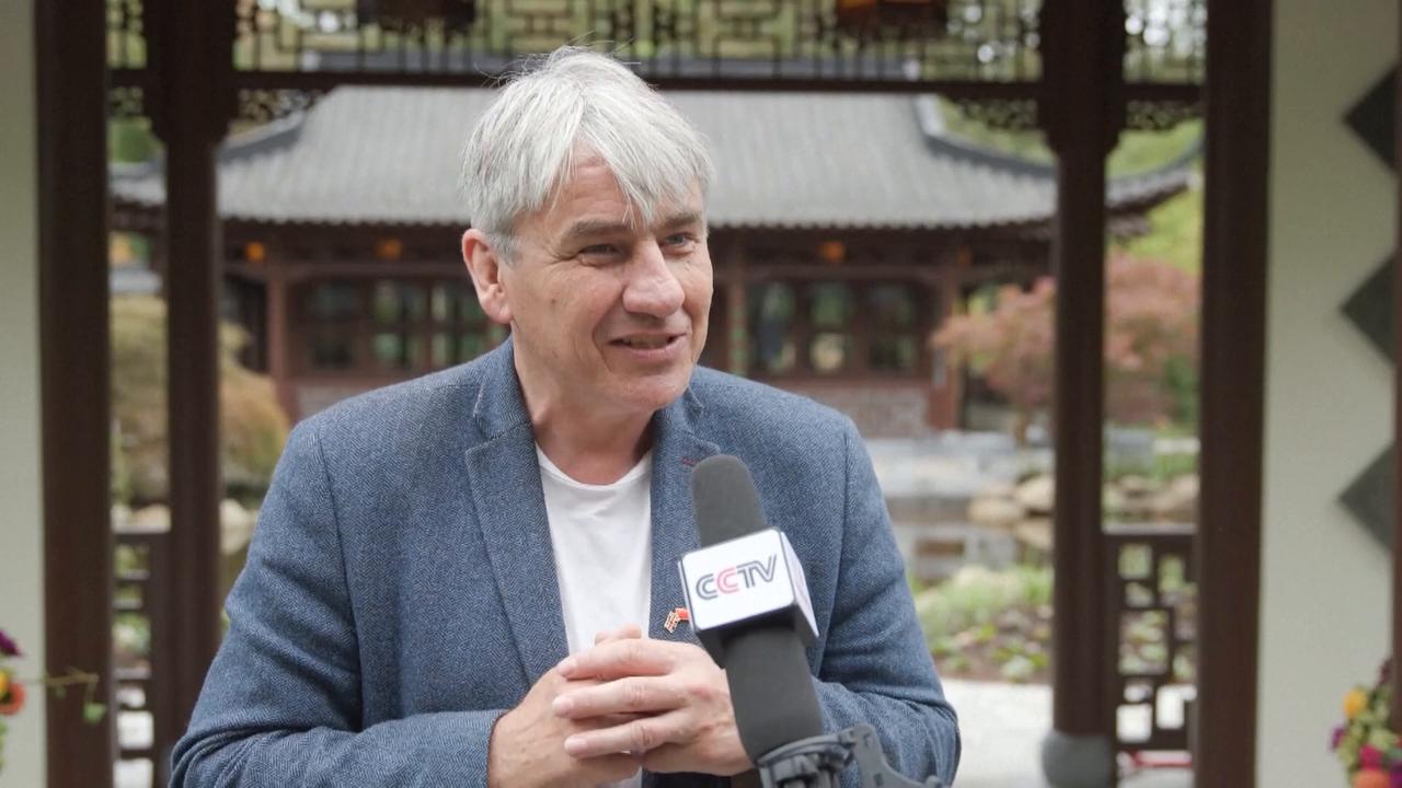 Video thumbnail for UK: Europe's largest Chinese garden takes root in northern England.