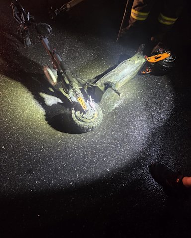 Video thumbnail for E-scooter with lithium-ion battery goes up in flames in Mastic Beach