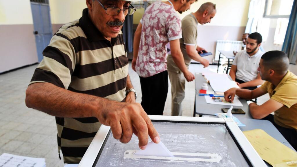 Video thumbnail for 'Important for the nation': Algerians come out to vote for new parliament