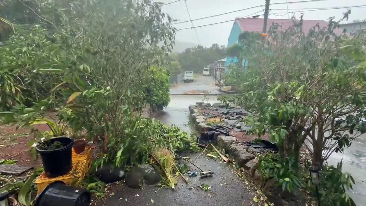 Video thumbnail for Japan: Typhoon Dolphin Brings Powerful Winds and Outages to Ogasawara Islands.