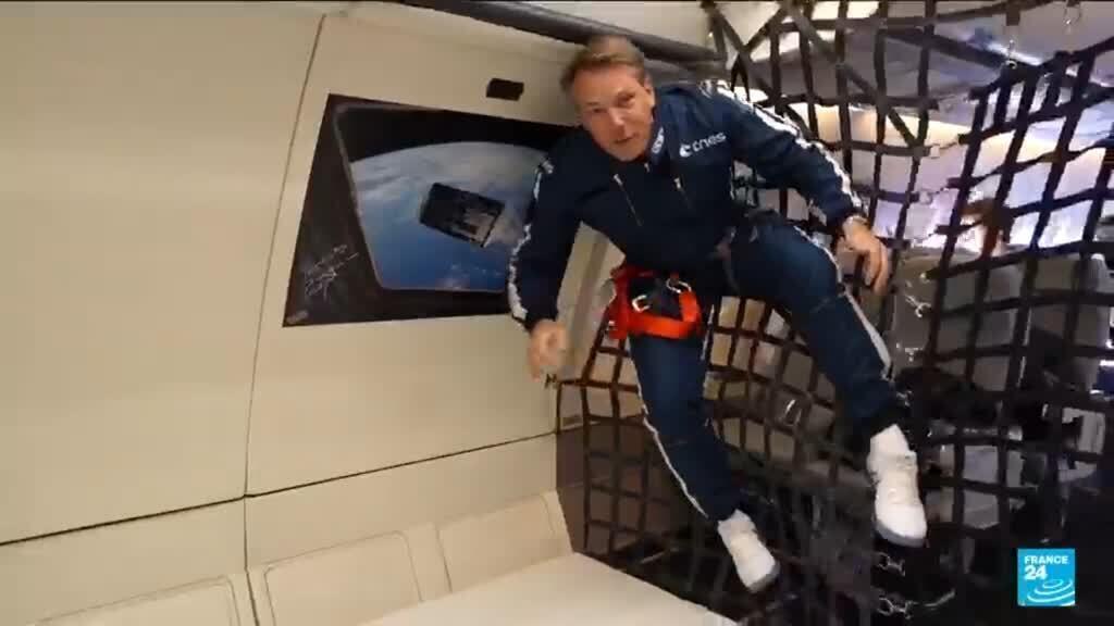 Video thumbnail for France: Scientists conduct microgravity experiments on parabolic flights