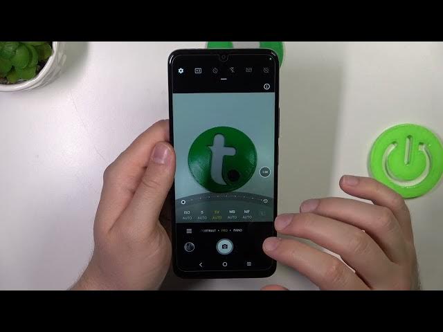 Video thumbnail for TCL 40 SE - Camera Pro Mode Overview