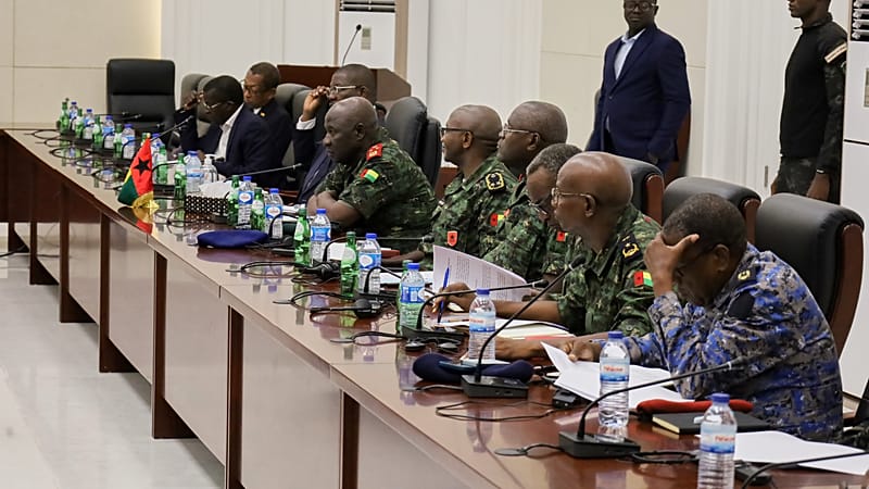 Video thumbnail for No breakthrough in ECOWAS talks with Guinea-Bissau coup leaders