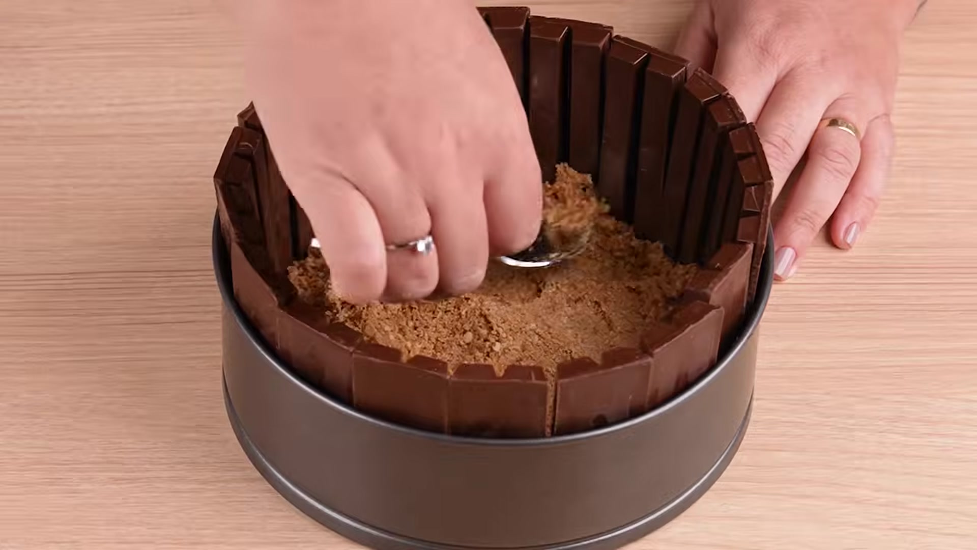 Video thumbnail for A genius trick with KitKat that everyone should know(720P HD)