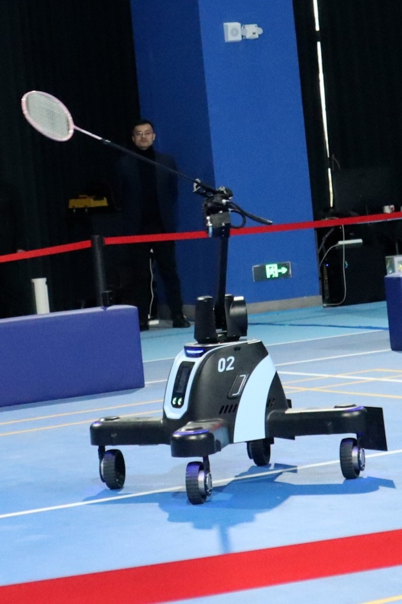 Video thumbnail for Most consecutive badminton counter hits with a mobile robot - 1,452 by Zhejiang Shenchen Kaidong Technology Co., Ltd.