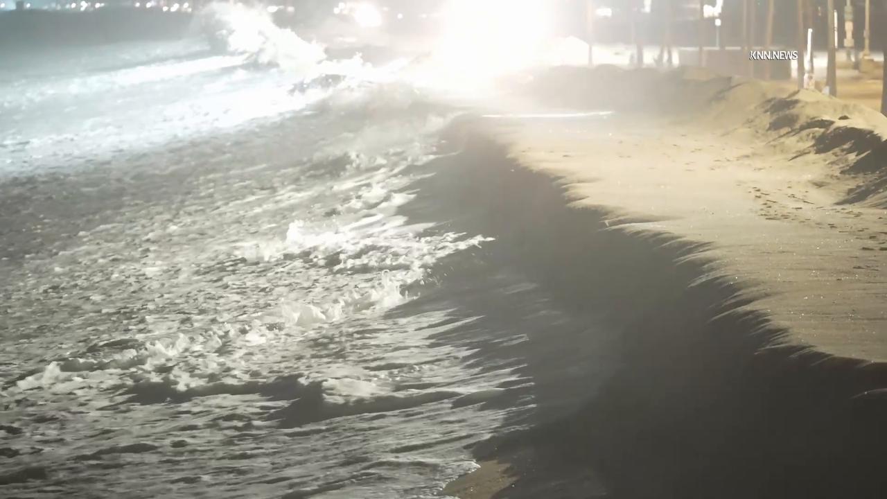Video thumbnail for US, Los Angeles: Newport Beach Hurricane-driven Waves Challenge Coastal Barriers With Sound On Tape.