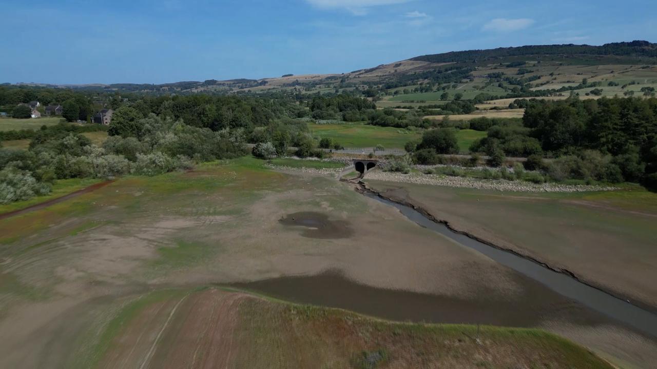 Video thumbnail for US: Dry spell lowers water levels at Tittesworth Reservoir in England.