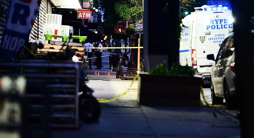Video thumbnail for Video captures moments before NYPD detective injured in Crown Heights shooting