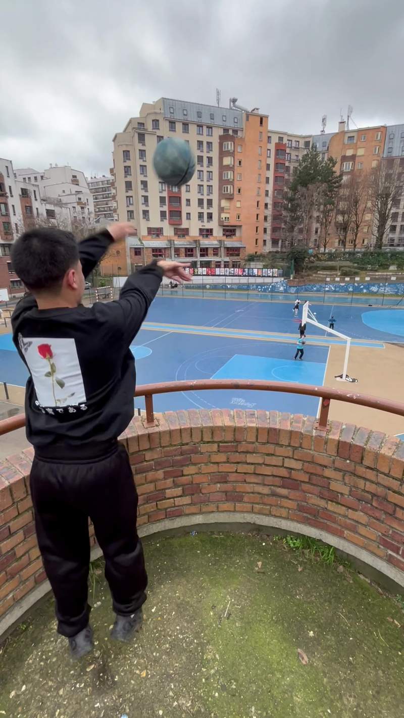 Video thumbnail for Basketball Trick Shot from Park Overlook