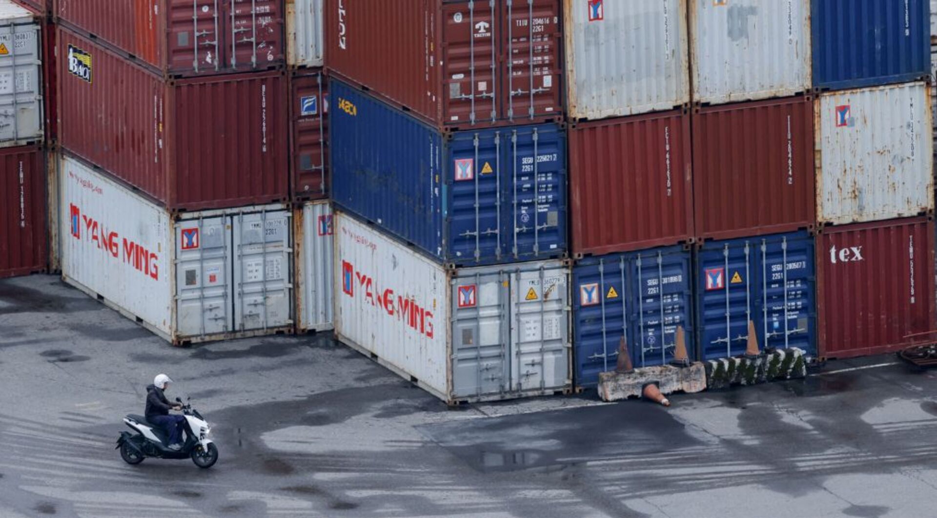 Video thumbnail for Taiwan’s global hub on edge as local economy feels China’s military drills