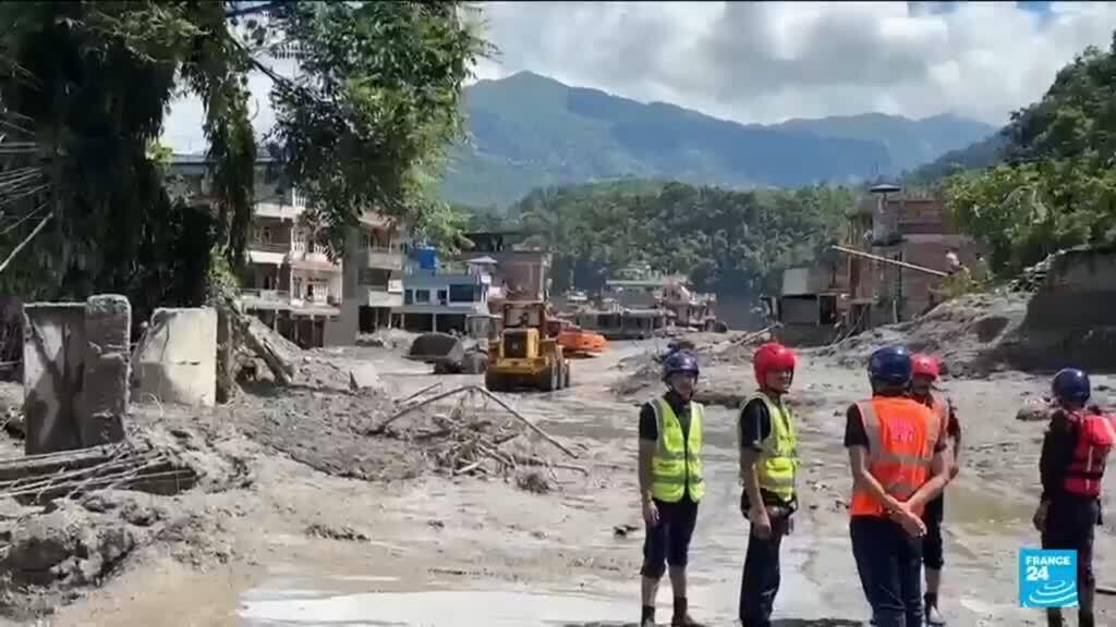 Video thumbnail for Countries send rescue teams to Nepal to search for missing tourists