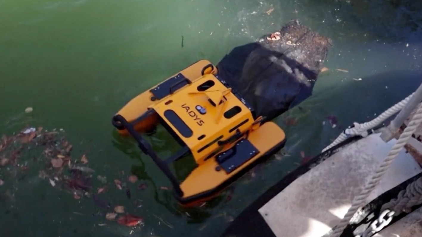 Video thumbnail for Meet Jellyfishbot: A Jellyfish-Inspired Robot to Clean Waterways