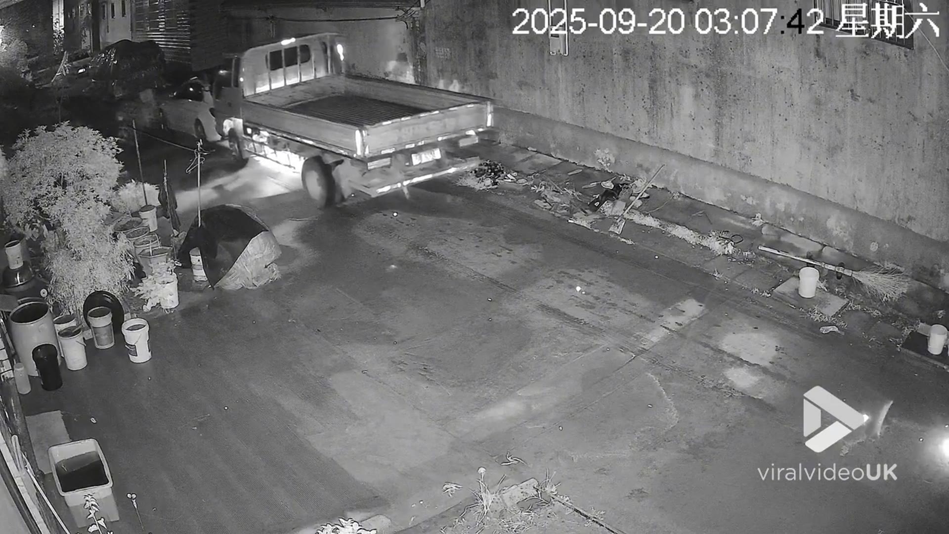 'Video thumbnail for VV5026 Parked truck suddenly catches fire and rolls'