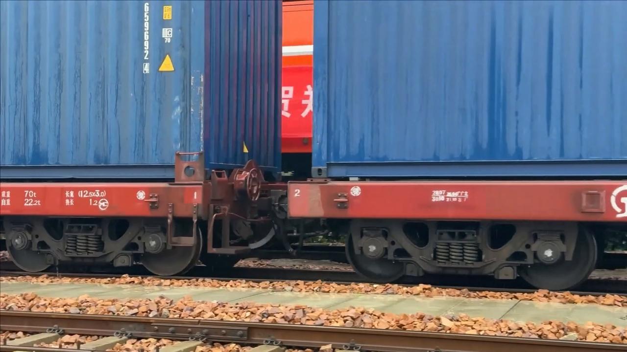 Video thumbnail for China: Zhengzhou-Moscow mail-express train service opens.