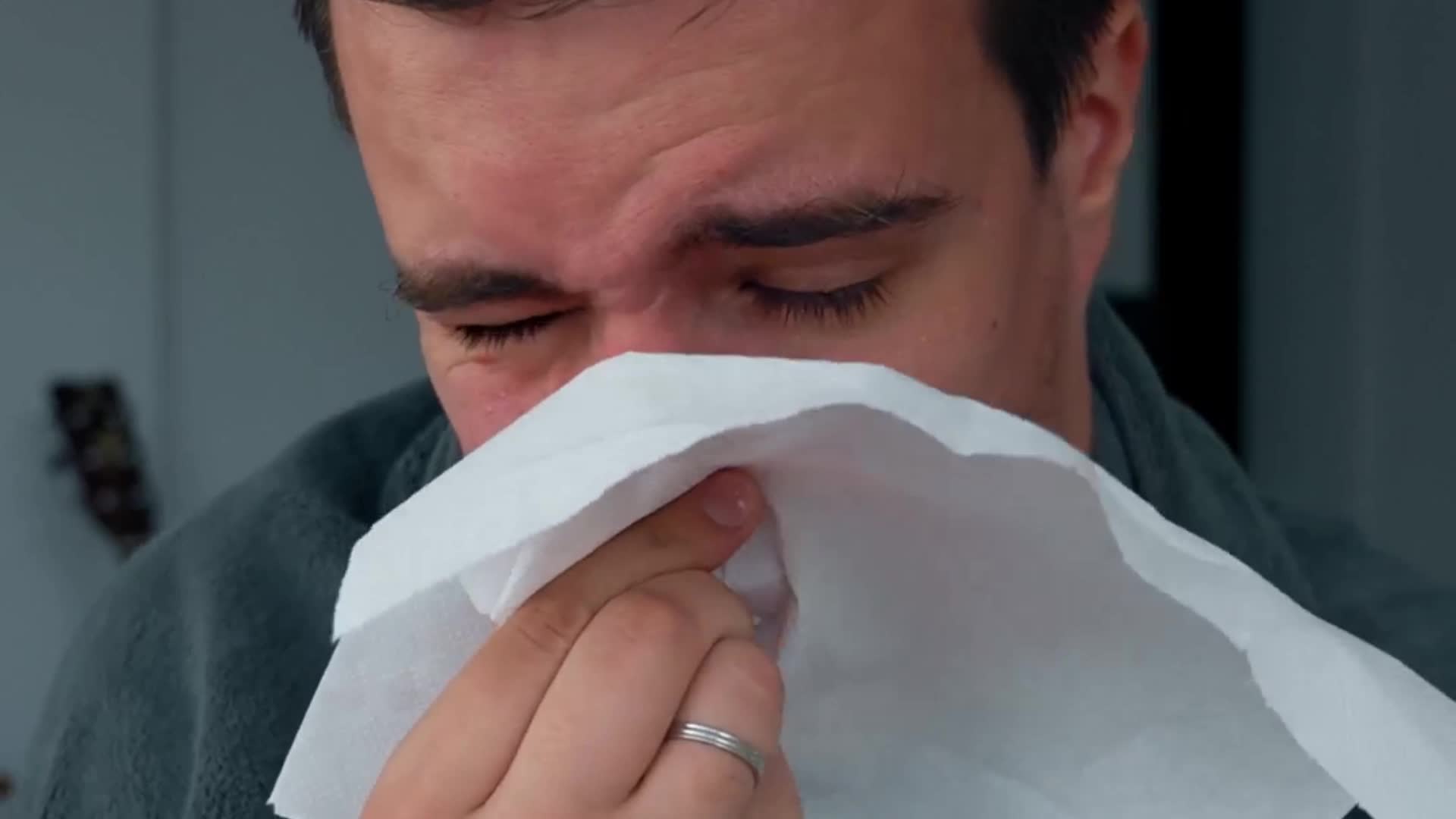 Video thumbnail for Sneezing Fits: Is It the Weather, the Air, or Something Else?