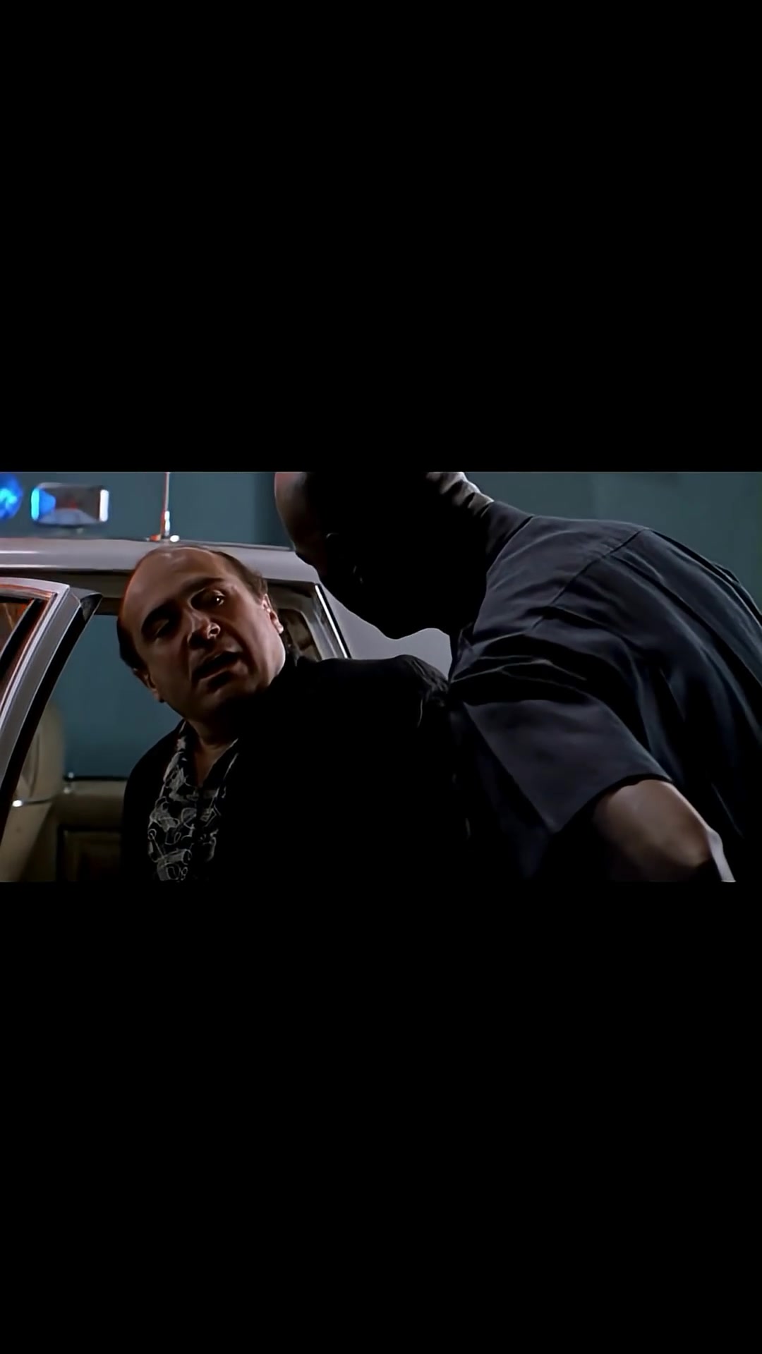 'Video thumbnail for IRMÃOS GÊMEOS: Após descobrir irmão feito com lixo genético bobalhão viaja para conhecer o parente!'