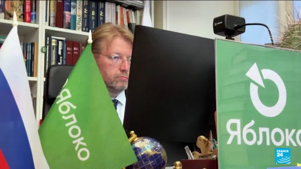 Video thumbnail for Russia's only anti-war party banned