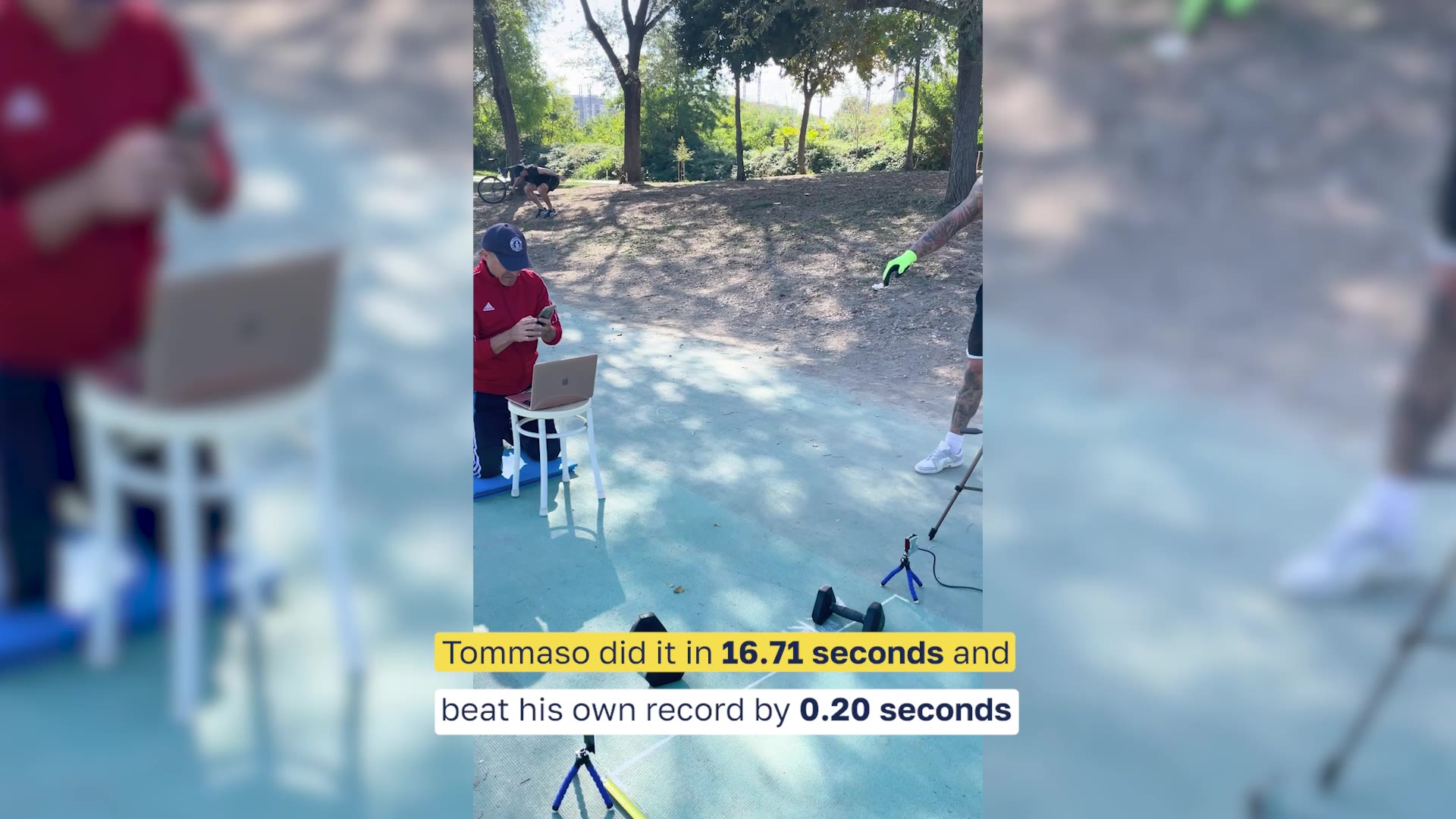 Video thumbnail for Fastest 10m walking on the hands with 5kg dumbbells - 16.71 seconds by Tommaso Sgrulletti