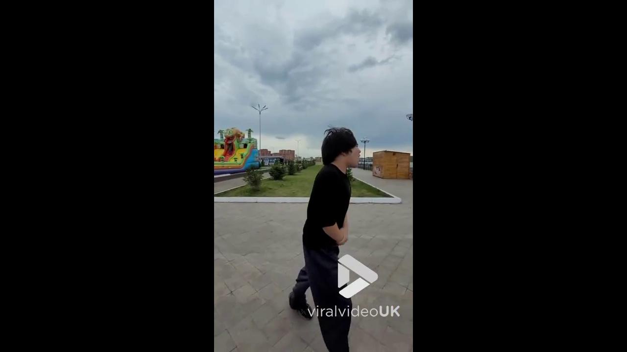 'Video thumbnail for VV5005 Missed punch at boxing arcade machine'